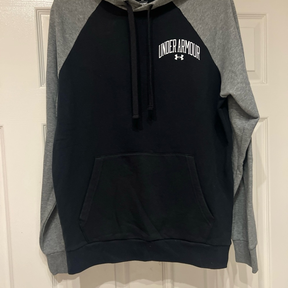 Under Armour Men's Size MEDIUM Black and Gray Hoodie